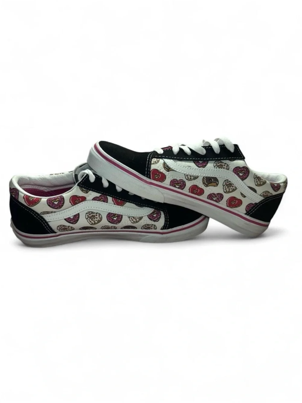 Vans Kids Low-Top Sneakers in Black, White and Pink Heart Print
